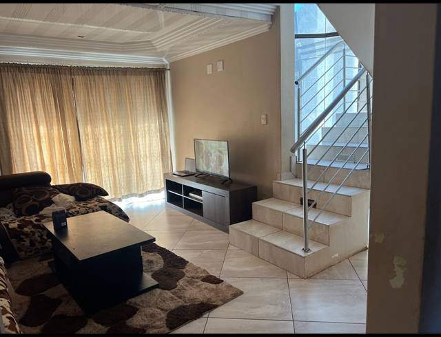 6 BEDROOM HOUSE FOR SALE IN SIBASA